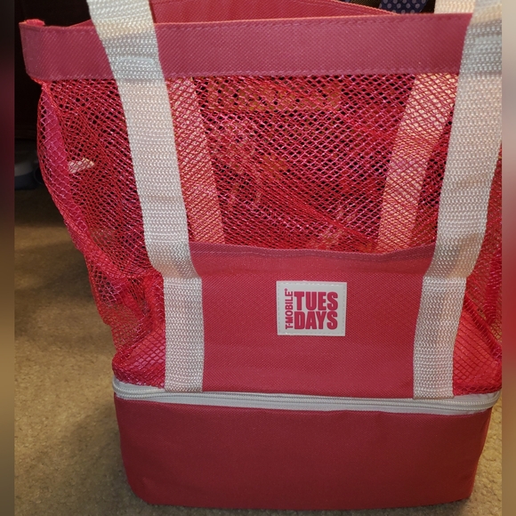 NEW T-Mobile Beach Cooler Tote Bag Insulated Mesh Drink Cold Carrier NIP - Picture 4 of 12